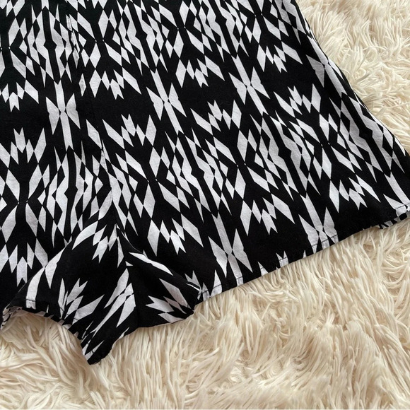 Victoria’s Secret double V romper black and white cover up in the straps size M - Picture 4 of 8